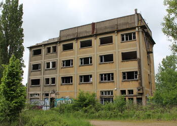 Photo de DEMOLITION DE "L'HOTEL DE LISBONNE" A CHAPONVAL
